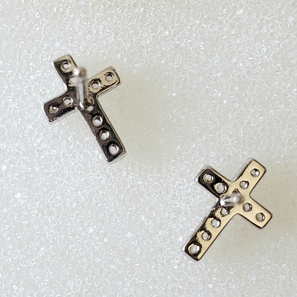 E19 NEW 925 Petite CZ Stud Earrings - Picture 4 of 7